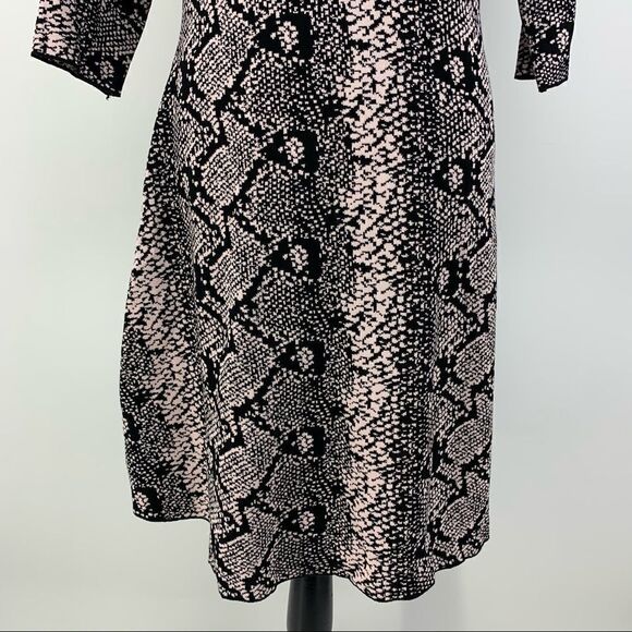 Nanette Lepore Knit Classy Snakeskin Shift Sweater Dress size L - Picture 3 of 9